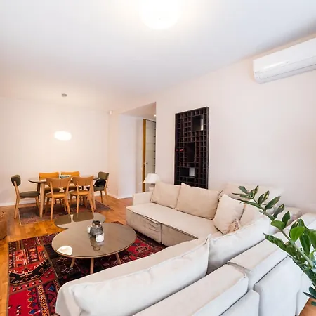 Апартаменты Maison Eleven 2-bedroom With Balcony And Private Parking Сараево